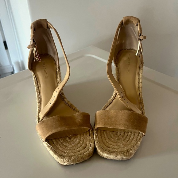 Woman’s Vince Camuto Meddrina Sandals - size 8.5 - Picture 1 of 3